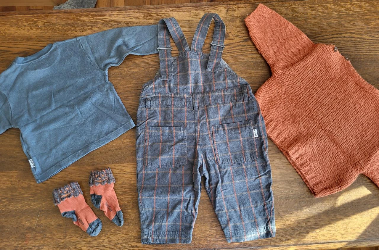 1 macacão+1 camiseta de manga longa +1 suéter +1 par de meias para menino 6 meses – photo 2